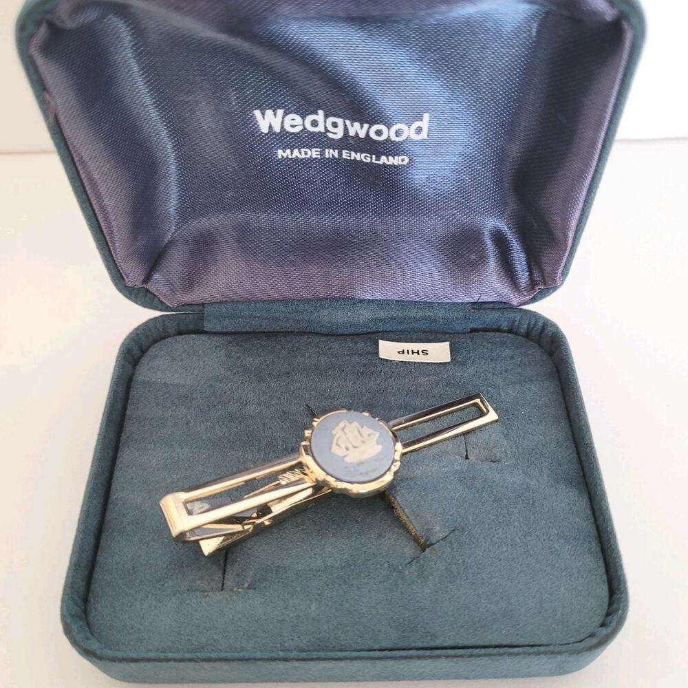 Wedgwood Gold Blue Tone Tie Bar Clip with‎ Jasper Ship Cameo Vintage Retro Box